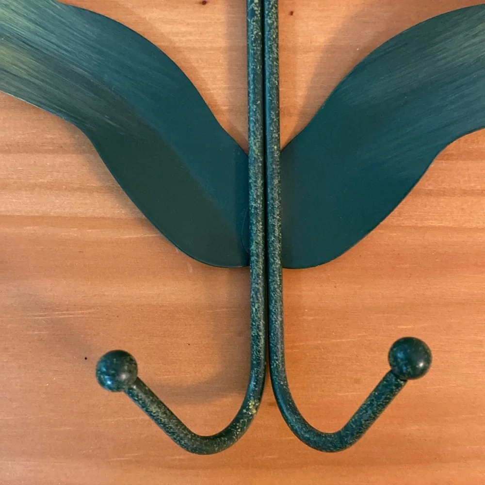 Tulip Wall Hook with Green Leaves